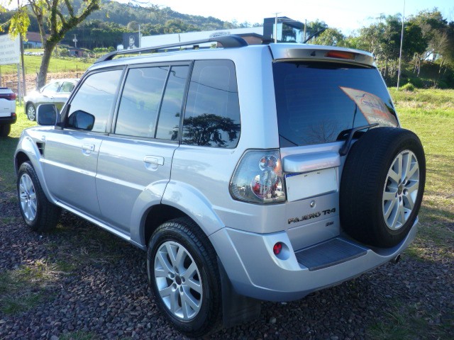 MITSUBISHI PAJERO TR4 2.0 4X2 16V 2013/2014 PREMIUM AUTOMÓVEIS ARROIO DO MEIO / Carros no Vale