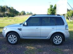 MITSUBISHI PAJERO TR4 2.0 4X2 16V 2013/2014 PREMIUM AUTOMÓVEIS ARROIO DO MEIO / Carros no Vale