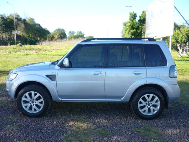 MITSUBISHI PAJERO TR4 2.0 4X2 16V 2013/2014 PREMIUM AUTOMÓVEIS ARROIO DO MEIO / Carros no Vale