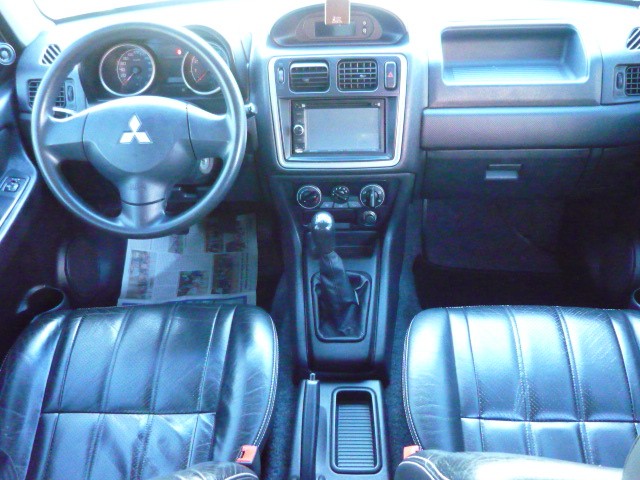 MITSUBISHI PAJERO TR4 2.0 4X2 16V 2013/2014 PREMIUM AUTOMÓVEIS ARROIO DO MEIO / Carros no Vale