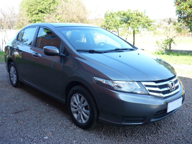 HONDA CITY 1.5 LX 16V FLEX 4P AUTOMÁTICO 2013/2013 PREMIUM AUTOMÓVEIS ARROIO DO MEIO / Carros no Vale