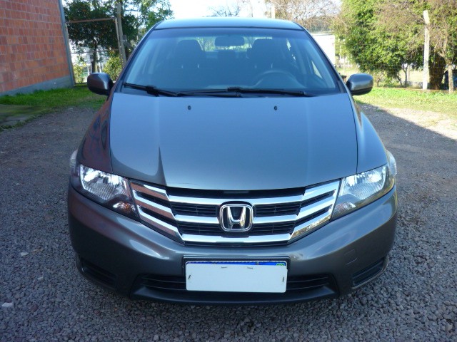 HONDA CITY 1.5 LX 16V FLEX 4P AUTOMÁTICO 2013/2013 PREMIUM AUTOMÓVEIS ARROIO DO MEIO / Carros no Vale