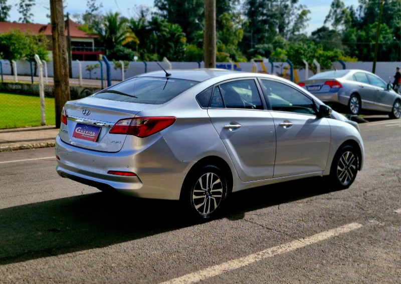 HYUNDAI HB20S 1.6 COMFORT 2016/2016 CRUZEIRO MULTIMARCAS CRUZEIRO DO SUL / Carros no Vale
