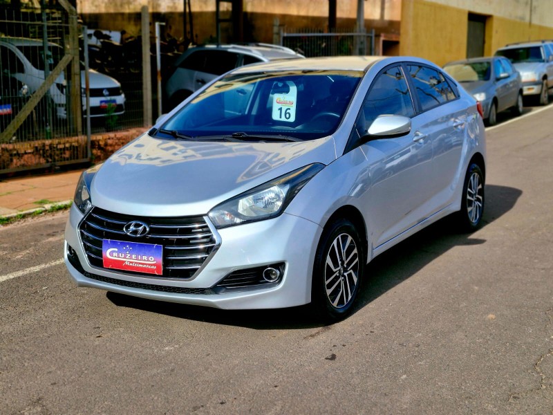HYUNDAI HB20S 1.6 COMFORT 2016/2016 CRUZEIRO MULTIMARCAS CRUZEIRO DO SUL / Carros no Vale