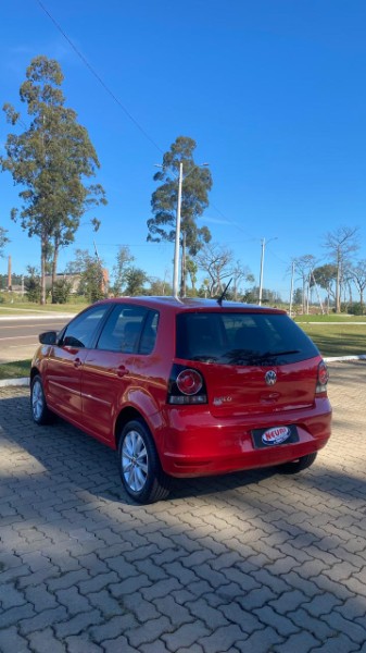 VOLKSWAGEN POLO 1.6 MSI TOTAL FLEX MANUAL 2014/2014 NEURI VEÍCULOS LAJEADO / Carros no Vale