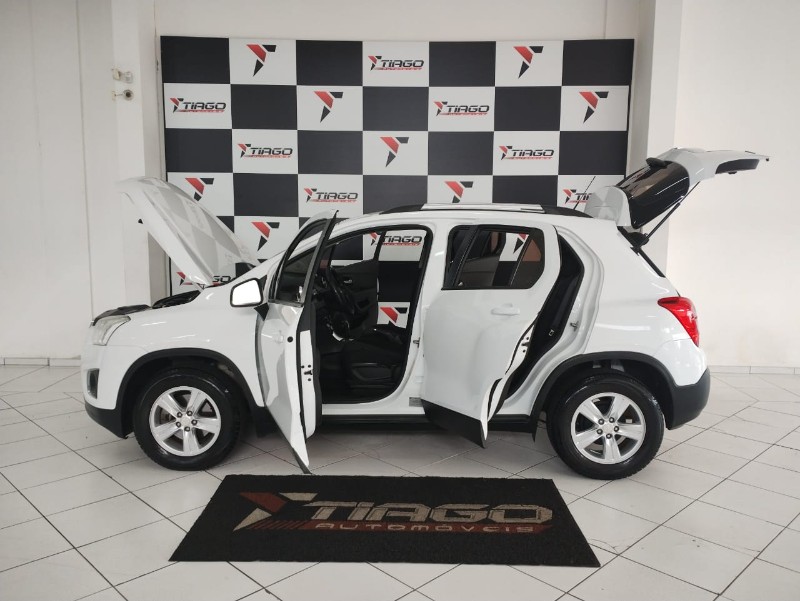 CHEVROLET TRACKER 1.8 LTZ 2016/2016 TIAGO AUTOMÓVEIS VENÂNCIO AIRES / Carros no Vale