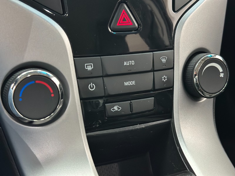 CHEVROLET CRUZE 1.8 LT 16V FLEX 4P AUTOMÁTICO 2015/2016 MAIS FÁCIL VEÍCULOS SANTA CRUZ DO SUL / Carros no Vale