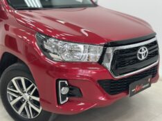 TOYOTA HILUX 2.8 D-4D TURBO DIESEL CD SRV 4X4 AUTOMÁTICO 2018/2019 MAIS FÁCIL VEÍCULOS SANTA CRUZ DO SUL / Carros no Vale