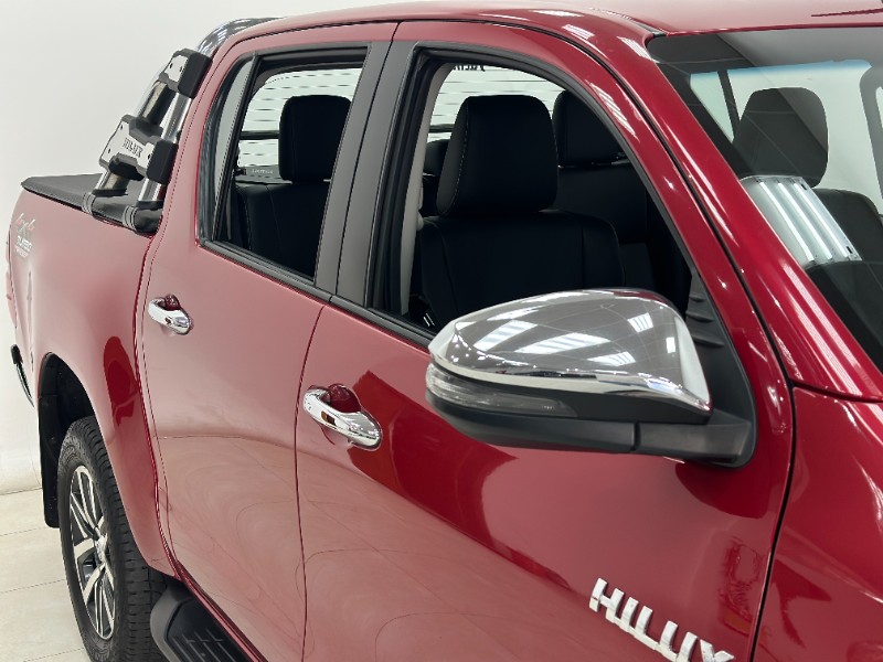 TOYOTA HILUX 2.8 D-4D TURBO DIESEL CD SRV 4X4 AUTOMÁTICO 2018/2019 MAIS FÁCIL VEÍCULOS SANTA CRUZ DO SUL / Carros no Vale