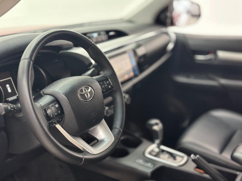 TOYOTA HILUX 2.8 D-4D TURBO DIESEL CD SRV 4X4 AUTOMÁTICO 2018/2019 MAIS FÁCIL VEÍCULOS SANTA CRUZ DO SUL / Carros no Vale