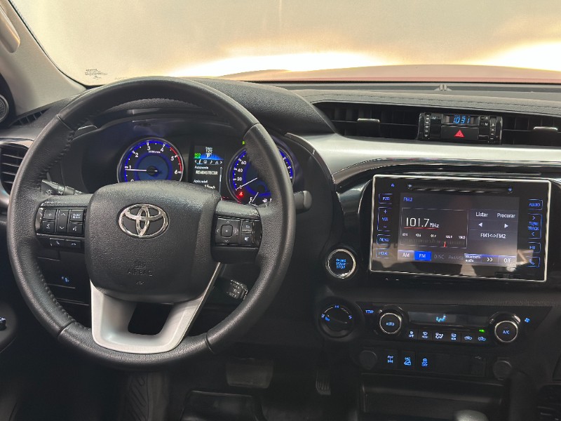 TOYOTA HILUX 2.8 D-4D TURBO DIESEL CD SRV 4X4 AUTOMÁTICO 2018/2019 MAIS FÁCIL VEÍCULOS SANTA CRUZ DO SUL / Carros no Vale