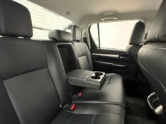 TOYOTA HILUX 2.8 D-4D TURBO DIESEL CD SRV 4X4 AUTOMÁTICO 2018/2019 MAIS FÁCIL VEÍCULOS SANTA CRUZ DO SUL / Carros no Vale