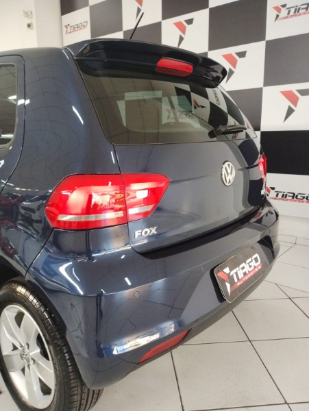 VOLKSWAGEN FOX 1.6 COMFORTLINE 8V 2018/2018 TIAGO AUTOMÓVEIS VENÂNCIO AIRES / Carros no Vale