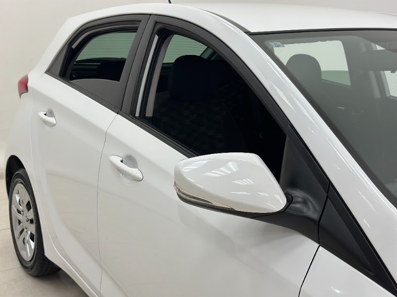 HYUNDAI HB20 COMFORT 1.6 FLEX 16V 2015/2016 MAIS FÁCIL VEÍCULOS SANTA CRUZ DO SUL / Carros no Vale