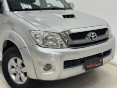TOYOTA HILUX 3.0 SRV 4X4 CD 16V TURBO INTERCOOLER 2011/2011 MAIS FÁCIL VEÍCULOS SANTA CRUZ DO SUL / Carros no Vale