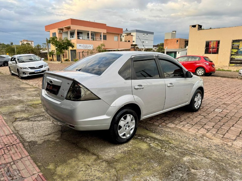 FORD FIESTA SEDAN SE 1.6 8V 2013/2014 AR MULTIMARCAS VENÂNCIO AIRES / Carros no Vale