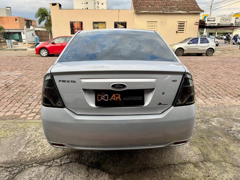 FORD FIESTA SEDAN SE 1.6 8V 2013/2014 AR MULTIMARCAS VENÂNCIO AIRES / Carros no Vale