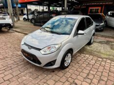 FORD FIESTA SEDAN SE 1.6 8V 2013/2014 AR MULTIMARCAS VENÂNCIO AIRES / Carros no Vale