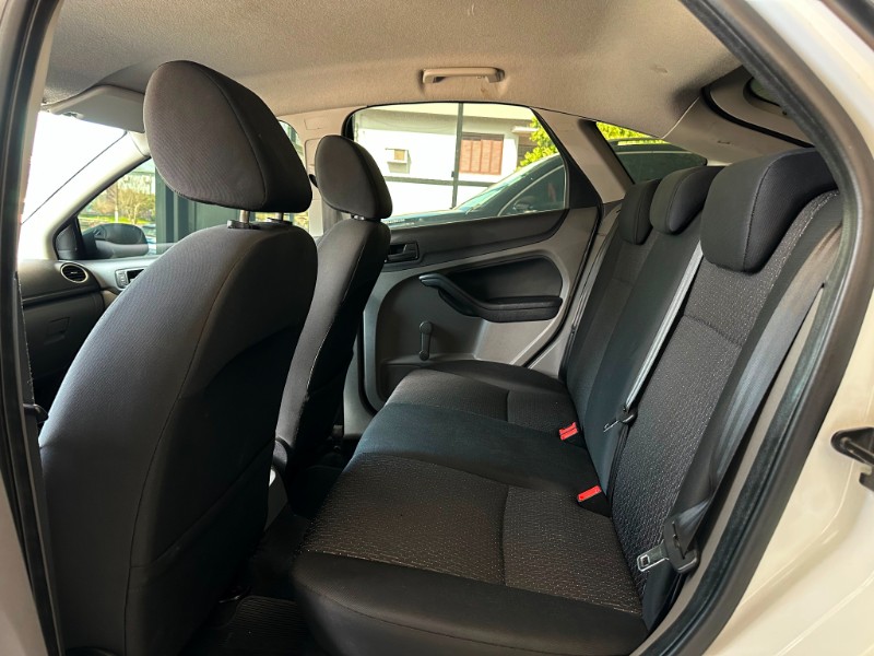 FORD FOCUS GL 1.6 2013/2013 SÉTIMA VEÍCULOS GUAPORÉ / Carros no Vale
