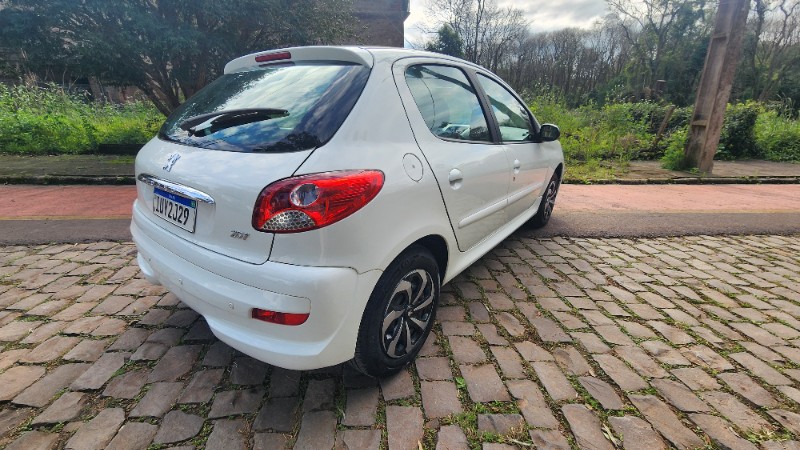 PEUGEOT 207 1.4 ACTIVE 8V 2013/2014 FERNANDO AUTOMÓVEIS | REVENDA DE CARROS ARROIO DO MEIO ARROIO DO MEIO / Carros no Vale