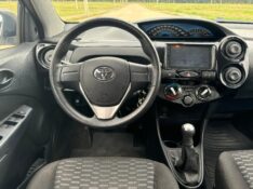 TOYOTA ETIOS 1.3 X /2015 RT 811 VEÍCULOS ARROIO DO MEIO / Carros no Vale
