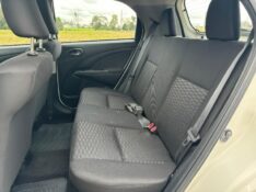 TOYOTA ETIOS 1.3 X /2015 RT 811 VEÍCULOS ARROIO DO MEIO / Carros no Vale
