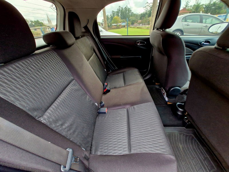 TOYOTA ETIOS 1.3 X 2016/2017 CRUZEIRO MULTIMARCAS CRUZEIRO DO SUL / Carros no Vale