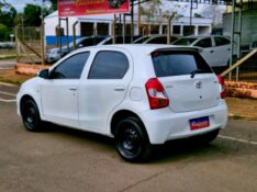 TOYOTA ETIOS 1.3 X 2016/2017 CRUZEIRO MULTIMARCAS CRUZEIRO DO SUL / Carros no Vale