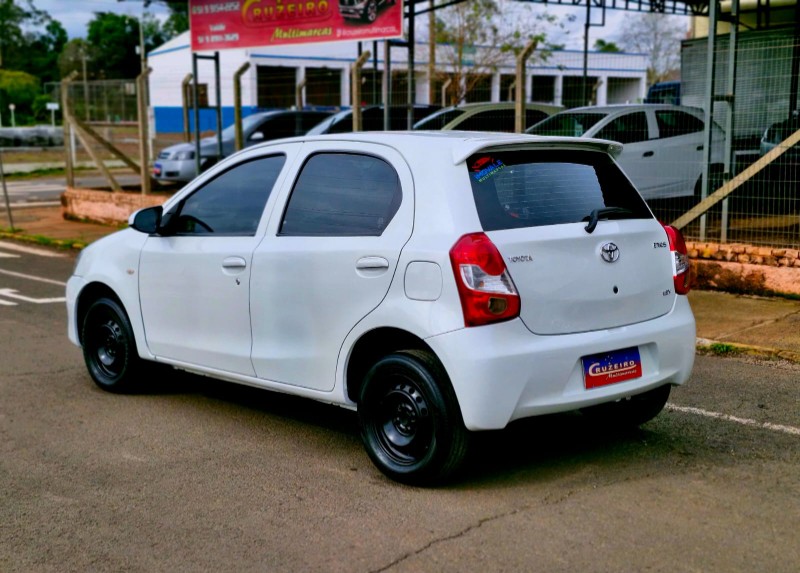 TOYOTA ETIOS 1.3 X 2016/2017 CRUZEIRO MULTIMARCAS CRUZEIRO DO SUL / Carros no Vale