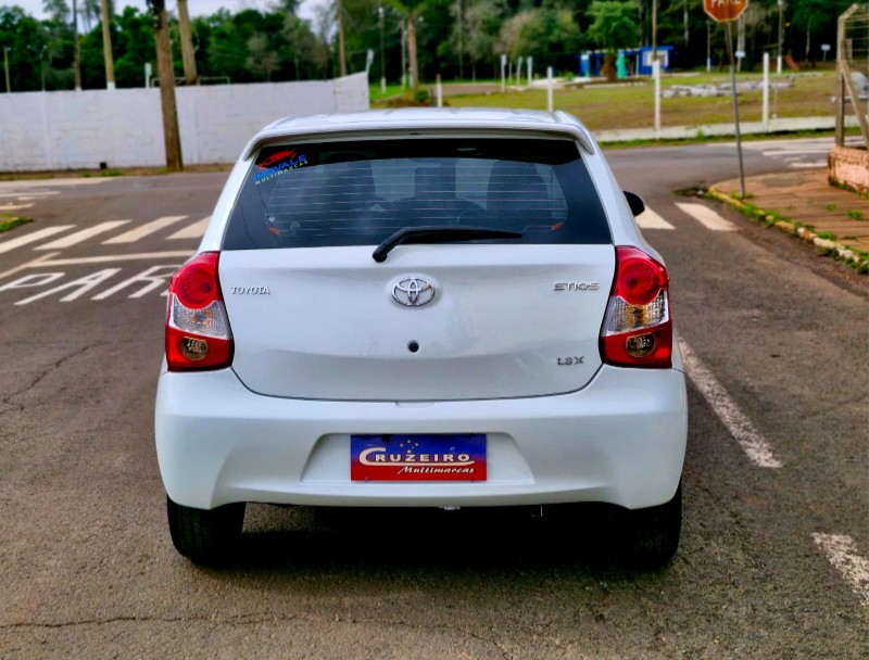 TOYOTA ETIOS 1.3 X 2016/2017 CRUZEIRO MULTIMARCAS CRUZEIRO DO SUL / Carros no Vale