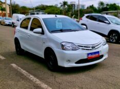 TOYOTA ETIOS 1.3 X 2016/2017 CRUZEIRO MULTIMARCAS CRUZEIRO DO SUL / Carros no Vale