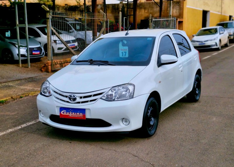 TOYOTA ETIOS 1.3 X 2016/2017 CRUZEIRO MULTIMARCAS CRUZEIRO DO SUL / Carros no Vale