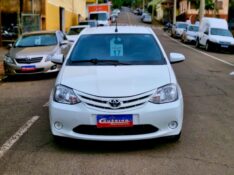 TOYOTA ETIOS 1.3 X 2016/2017 CRUZEIRO MULTIMARCAS CRUZEIRO DO SUL / Carros no Vale