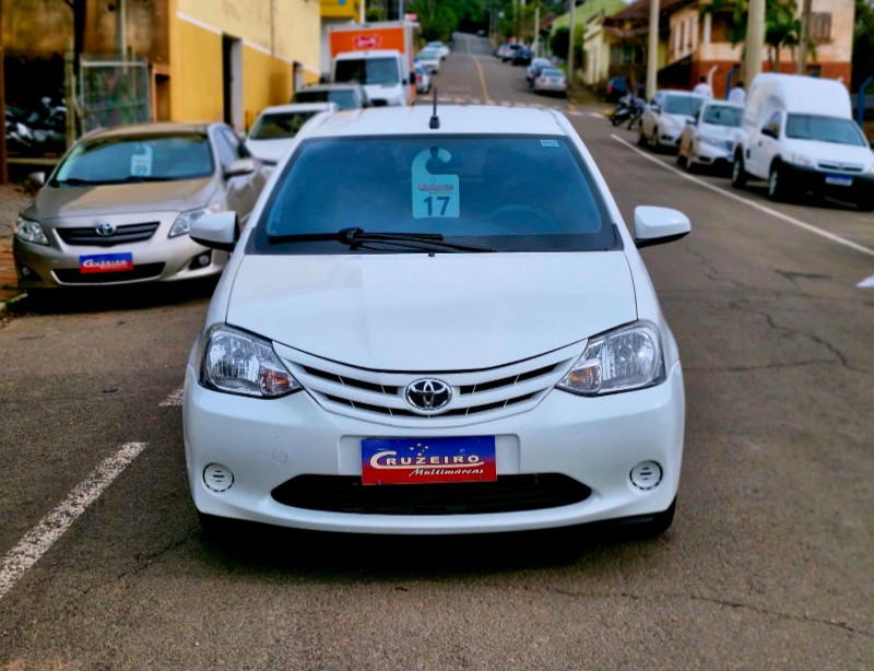 TOYOTA ETIOS 1.3 X 2016/2017 CRUZEIRO MULTIMARCAS CRUZEIRO DO SUL / Carros no Vale
