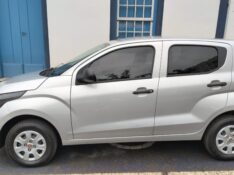 FIAT MOBI 1.0 8V EVO EASY 2016/2017 ADRIANO VEÍCULOS CRUZEIRO DO SUL / Carros no Vale