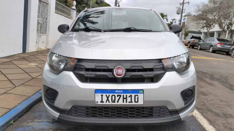 FIAT MOBI 1.0 8V EVO EASY 2016/2017 ADRIANO VEÍCULOS CRUZEIRO DO SUL / Carros no Vale