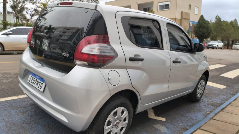 FIAT MOBI 1.0 8V EVO EASY 2016/2017 ADRIANO VEÍCULOS CRUZEIRO DO SUL / Carros no Vale