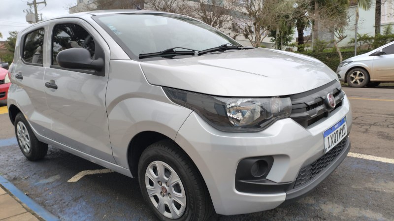 FIAT MOBI 1.0 8V EVO EASY 2016/2017 ADRIANO VEÍCULOS CRUZEIRO DO SUL / Carros no Vale