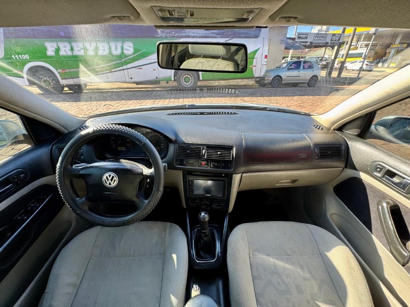 VOLKSWAGEN GOLF 1.6 MI 8V FLEX 4P MANUAL 2000/2000 AR MULTIMARCAS VENÂNCIO AIRES / Carros no Vale