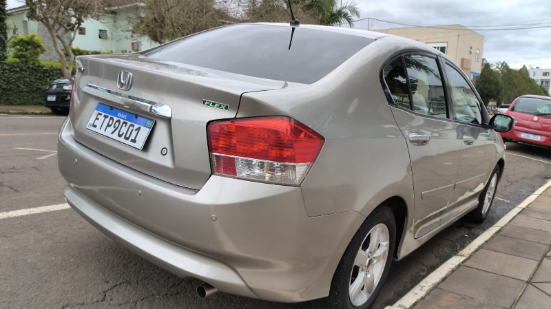 HONDA CITY 1.5 DX 16V FLEX 4P MANUAL 2011/2012 ADRIANO VEÍCULOS CRUZEIRO DO SUL / Carros no Vale