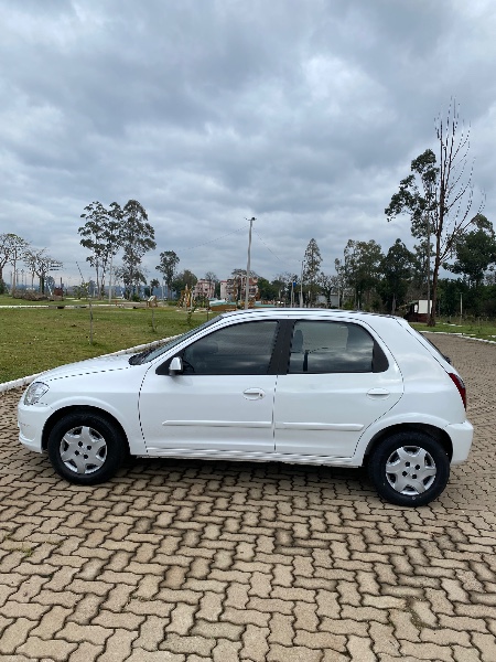 CHEVROLET CELTA 1.0 SPIRIT 8V 2014/2014 NEURI VEÍCULOS LAJEADO / Carros no Vale