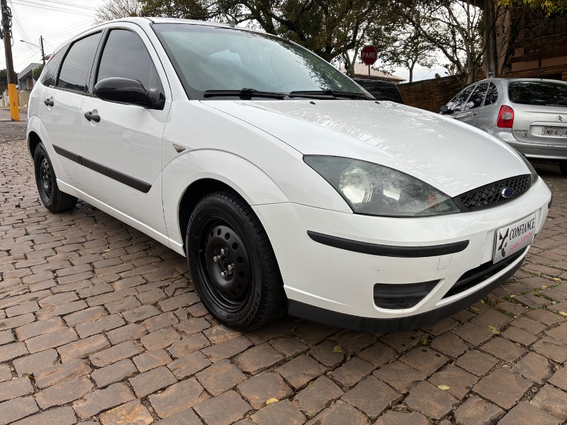 FORD FOCUS 1.6 FLEX 5P 2004/2004 COMPLETO VEÍCULOS GUAPORÉ / Carros no Vale