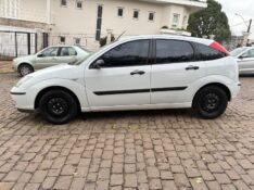FORD FOCUS 1.6 FLEX 5P 2004/2004 COMPLETO VEÍCULOS GUAPORÉ / Carros no Vale