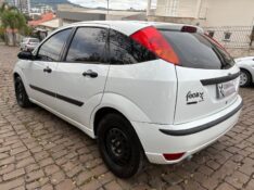FORD FOCUS 1.6 FLEX 5P 2004/2004 COMPLETO VEÍCULOS GUAPORÉ / Carros no Vale
