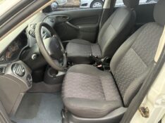 FORD FOCUS 1.6 FLEX 5P 2004/2004 COMPLETO VEÍCULOS GUAPORÉ / Carros no Vale