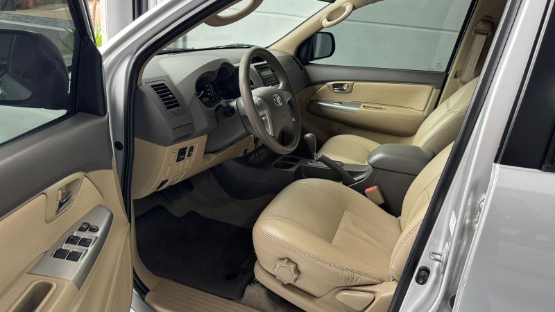 TOYOTA SW4 SR 2.7 /2013 IDEAL VEÍCULOS LAJEADO / Carros no Vale
