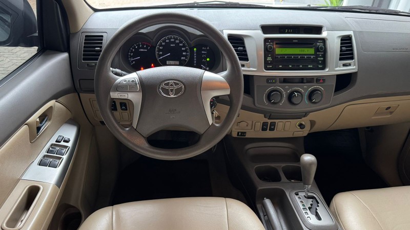 TOYOTA SW4 SR 2.7 /2013 IDEAL VEÍCULOS LAJEADO / Carros no Vale