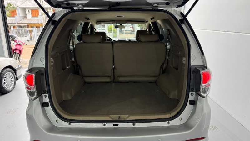 TOYOTA SW4 SR 2.7 /2013 IDEAL VEÍCULOS LAJEADO / Carros no Vale