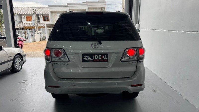 TOYOTA SW4 SR 2.7 /2013 IDEAL VEÍCULOS LAJEADO / Carros no Vale