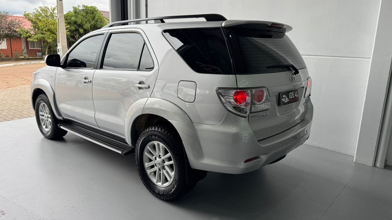 TOYOTA SW4 SR 2.7 /2013 IDEAL VEÍCULOS LAJEADO / Carros no Vale